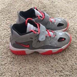 Boys Nike’s size 6.5